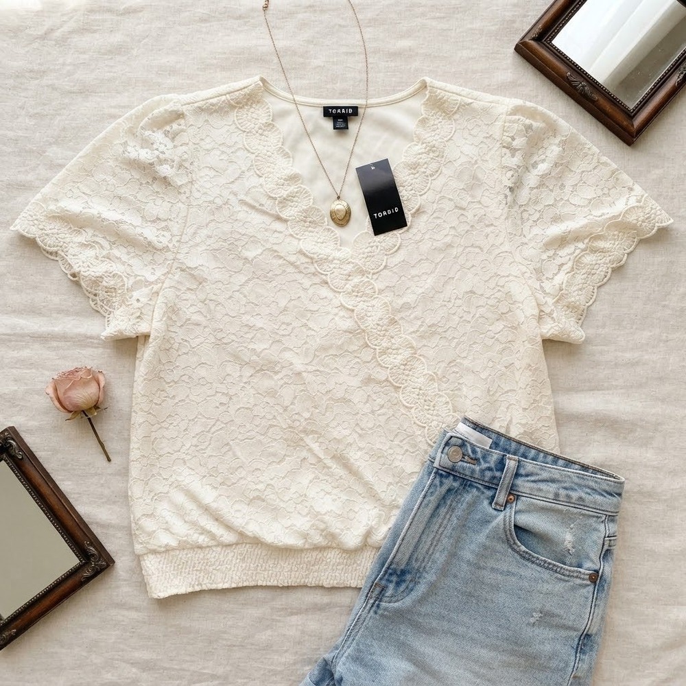 Torrid Stretch Lace Surplice Crop Top Pristine Ivory 2X 18-20 New 40720476